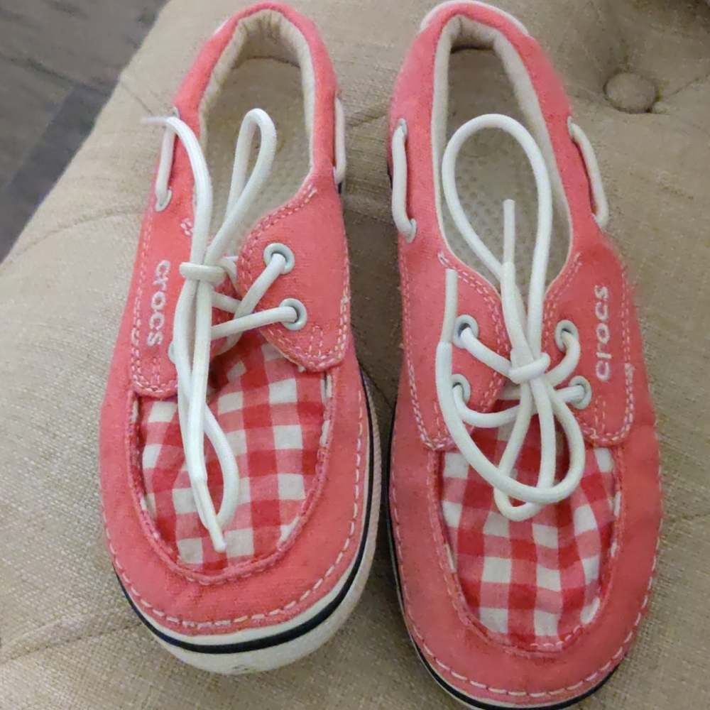 Girl's Crocs shoes size 4